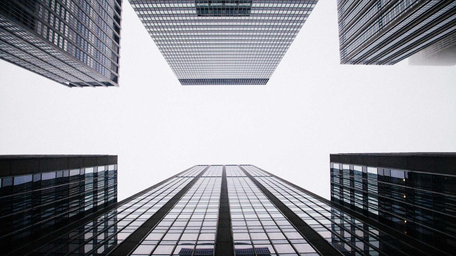 环卫作业场景与绿色植物结合的背景图