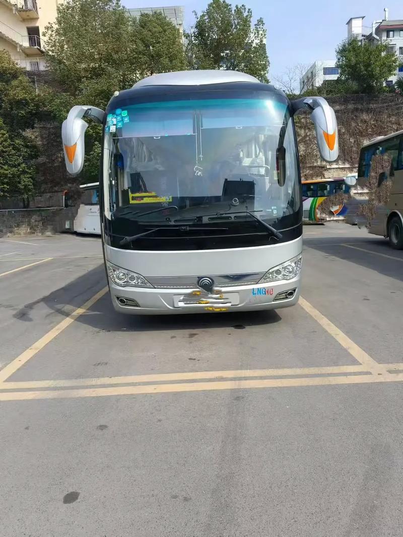 金龙44座豪华巴士